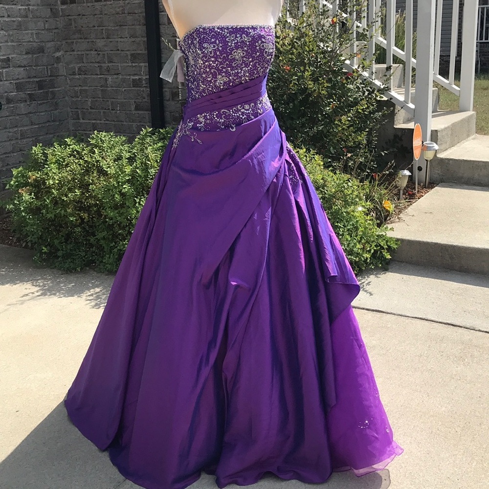 Allure Bridals Ball Gown – Purple Elegance, Size 12 (Style #Q211)